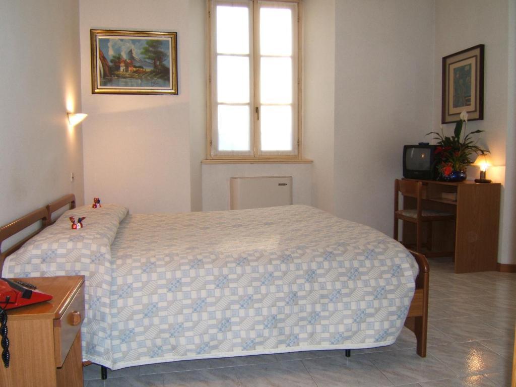 Albergo Ristorante Grigna Mandello del Lario Rum bild