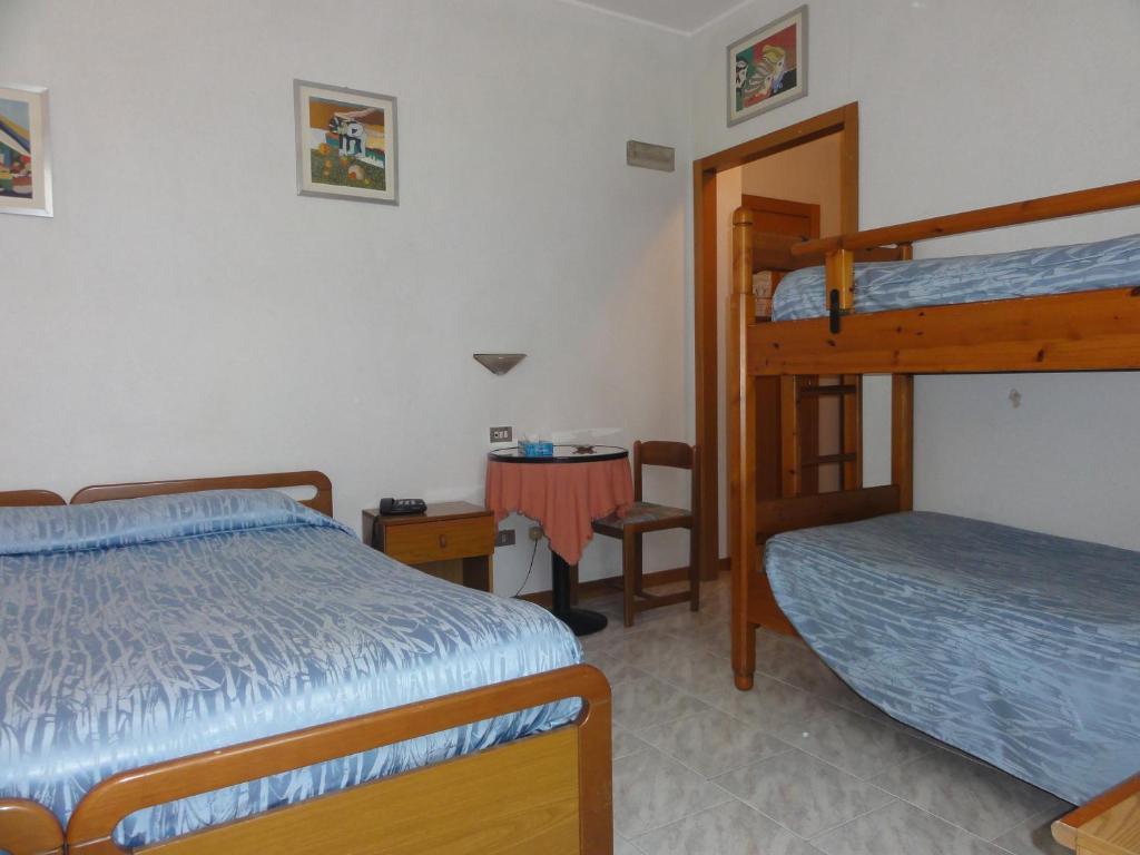 Albergo Ristorante Grigna Mandello del Lario Rum bild