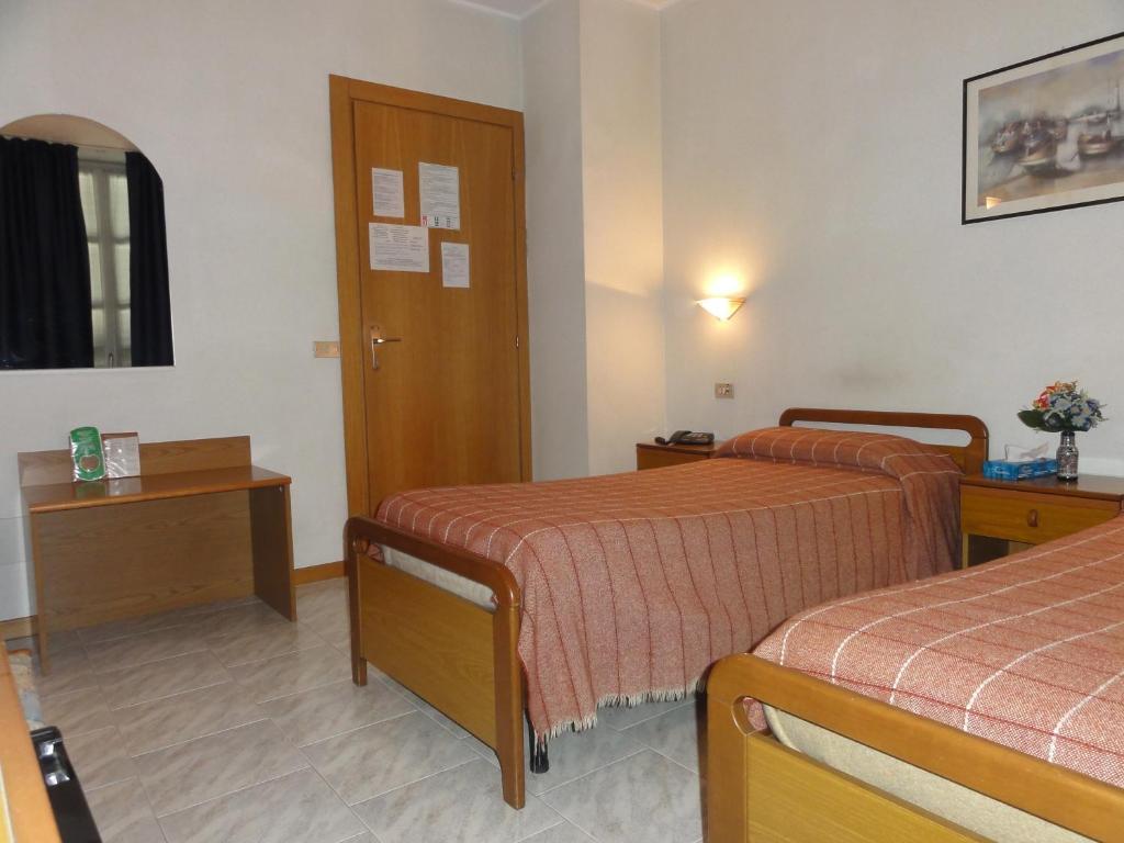 Albergo Ristorante Grigna Mandello del Lario Rum bild