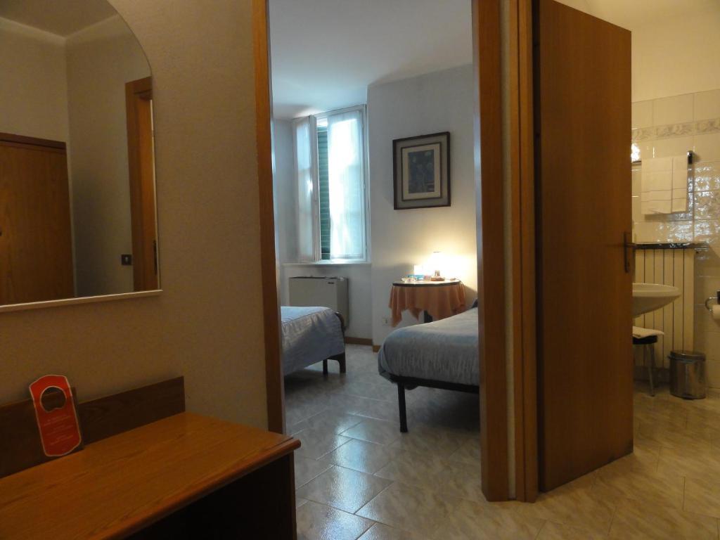 Albergo Ristorante Grigna Mandello del Lario Rum bild